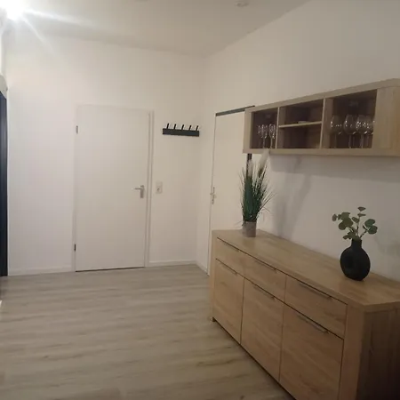 Work And Meinezhagen 5 Schlafzimmer 10 Betten, 2 Badezimmer,150 Qm Apartment *
